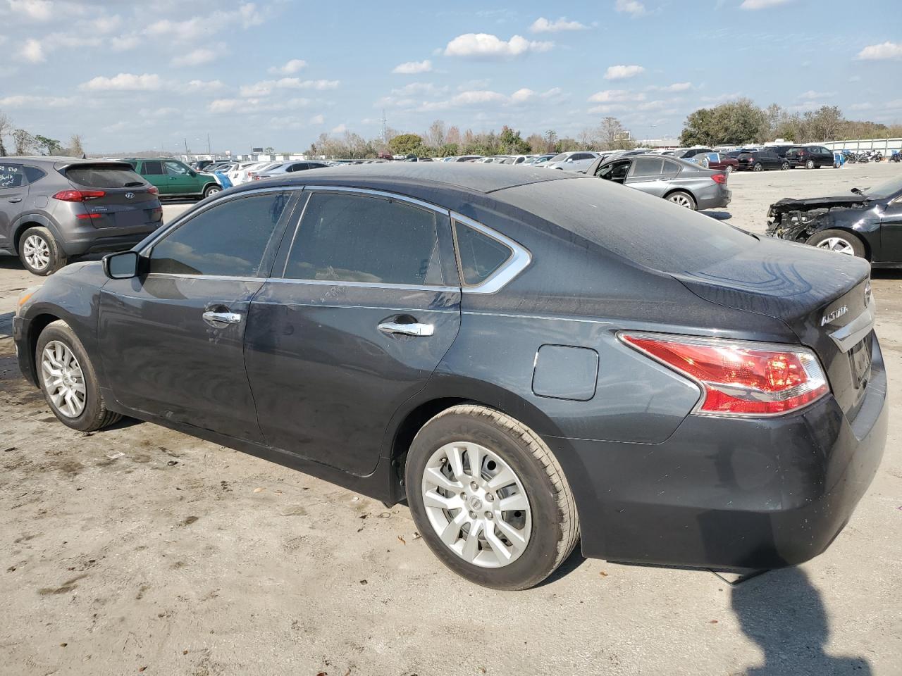 2015 Nissan Altima - Image 2