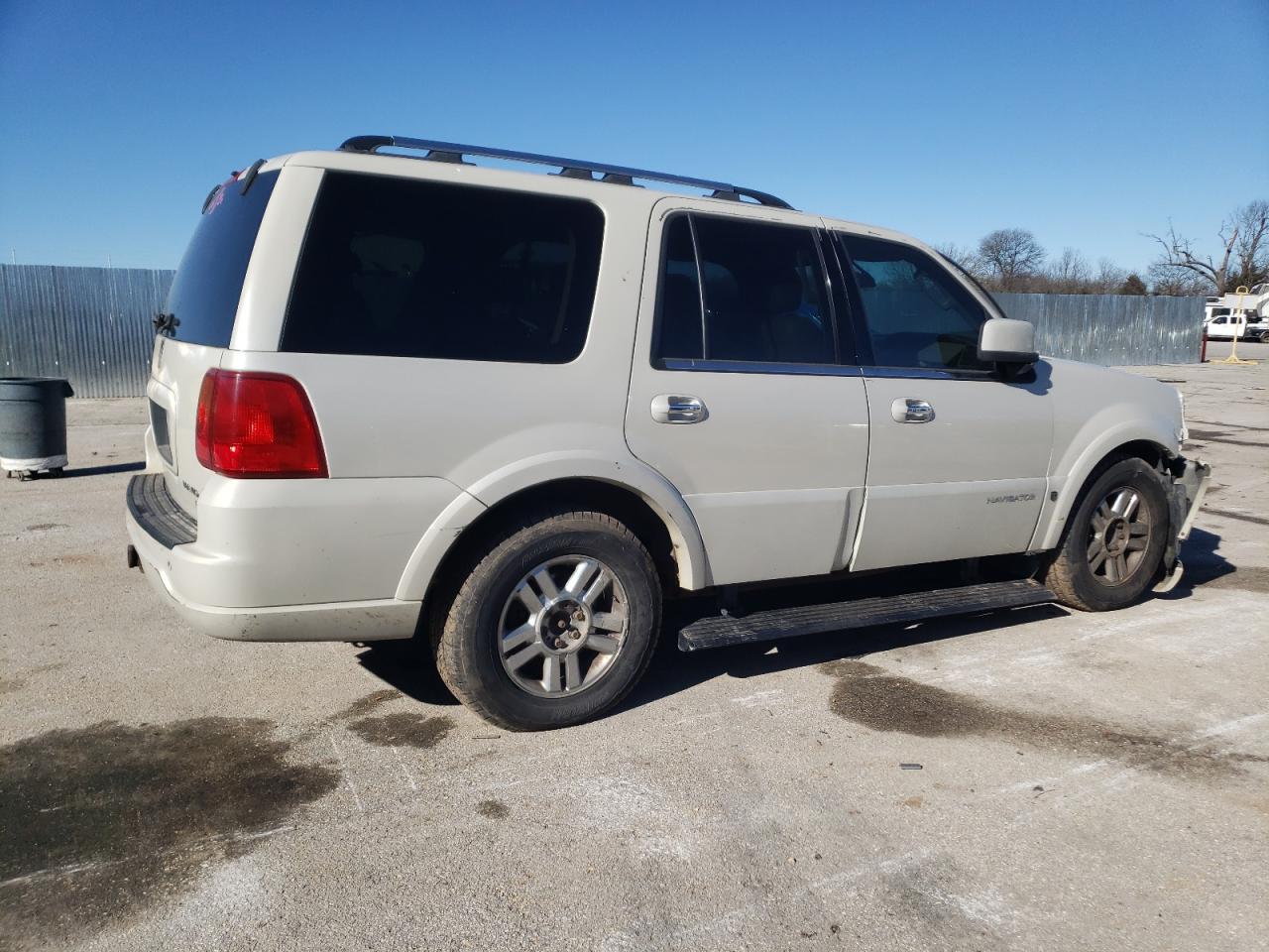 2006 Lincoln Navigator - Image 3
