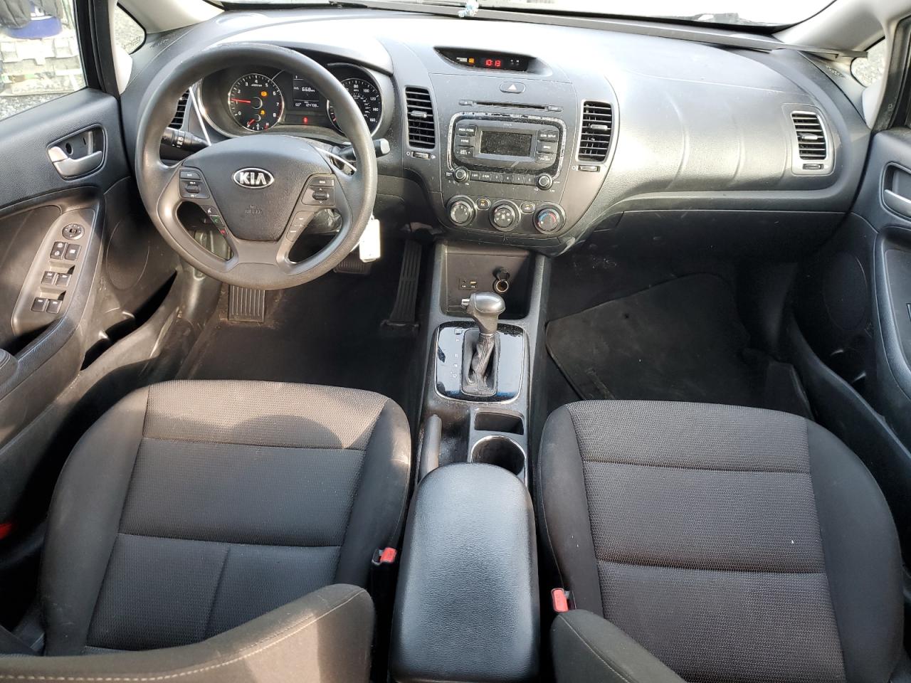 2017 Kia Forte - Image 8