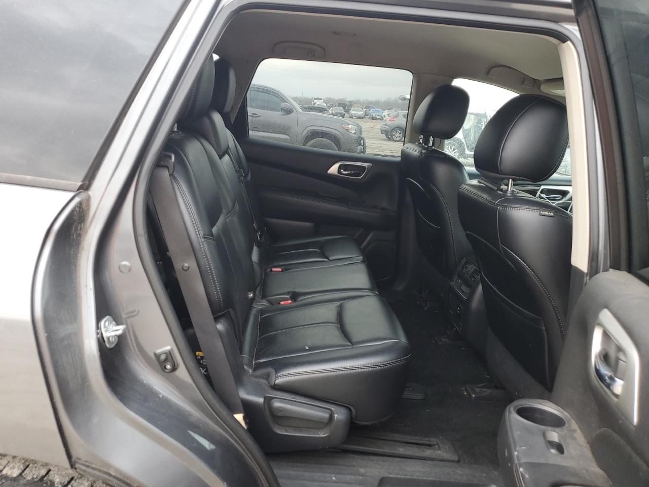 2015 Nissan Pathfinder - Image 11