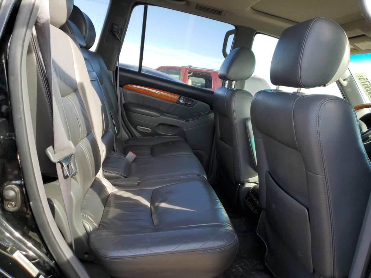 2005 Lexus GX - Image 11