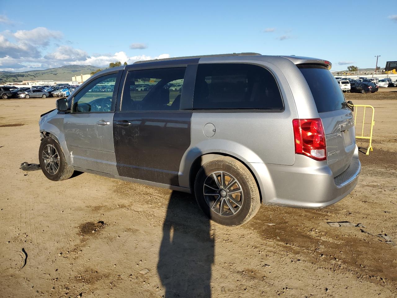 2017 Dodge Caravan - Image 2