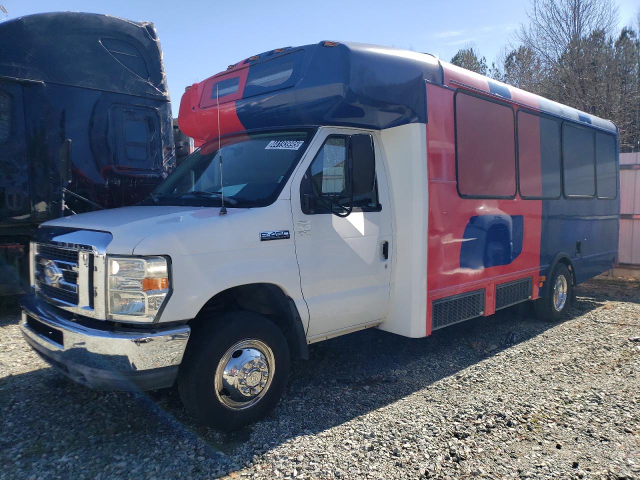 2015 Ford Econoline - Image 2