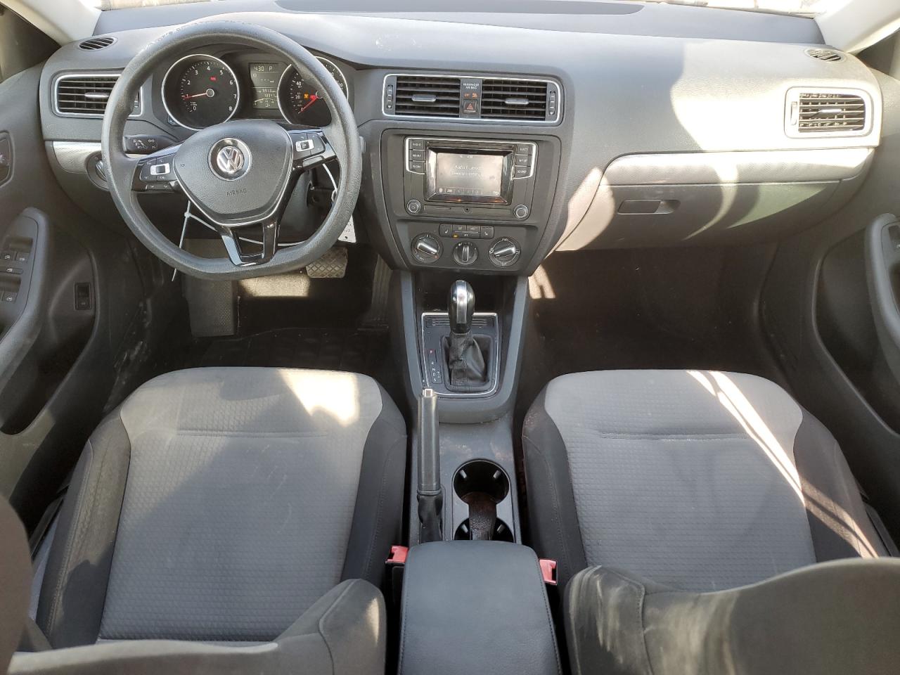 2017 Volkswagen Jetta - Image 8