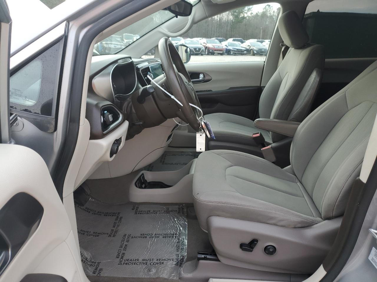 2017 Chrysler Pacifica - Image 7