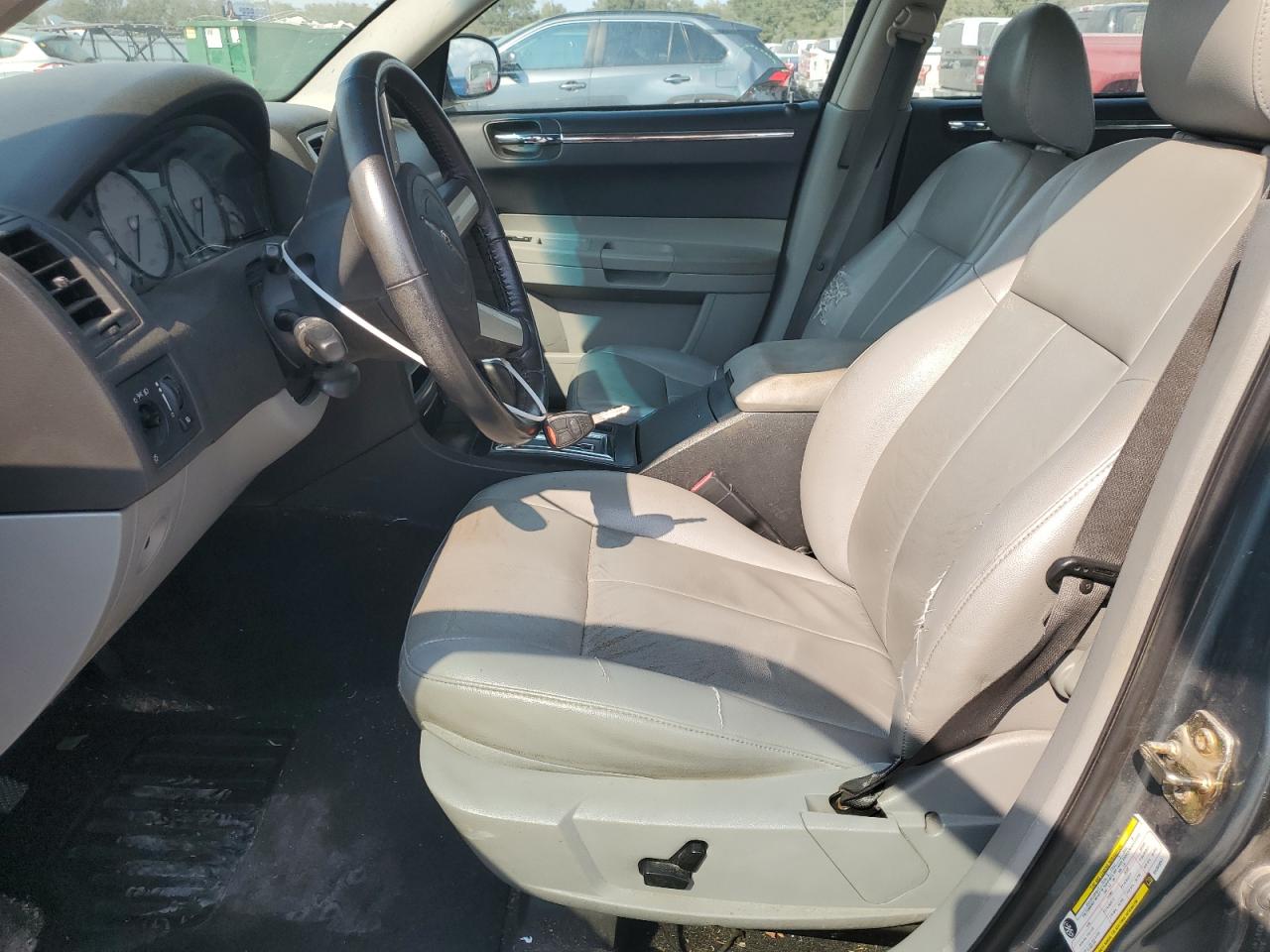 2006 Chrysler 300 - Image 7