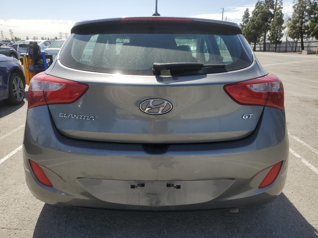 2017 Hyundai Elantra - Image 6