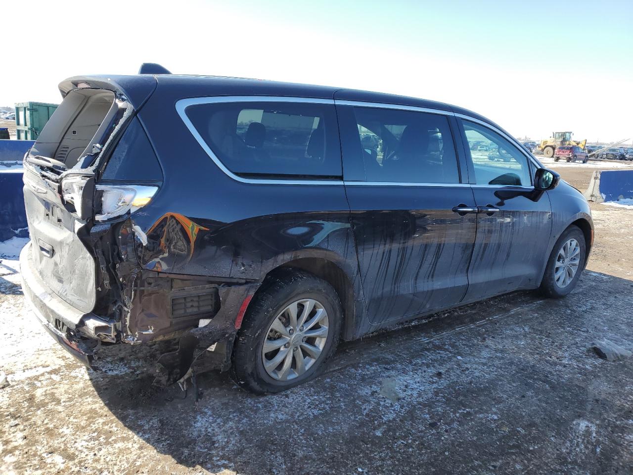 2018 Chrysler Pacifica - Image 3