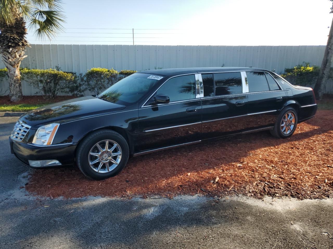 2011 Cadillac Professional Chassis na sprzedaż w Fort Pierce, FL - Minor Dent/Scratches