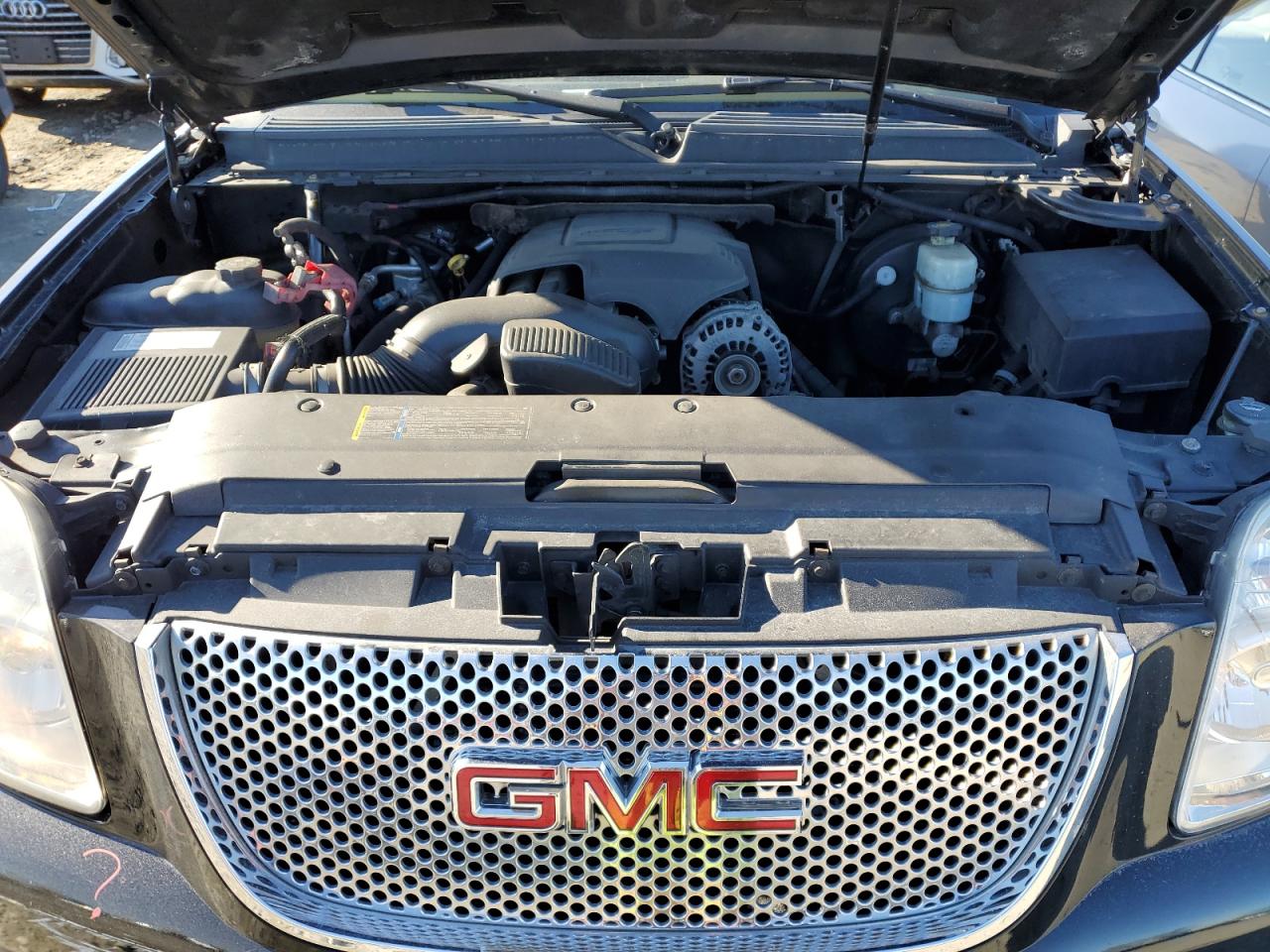 2007 GMC Yukon - Image 12