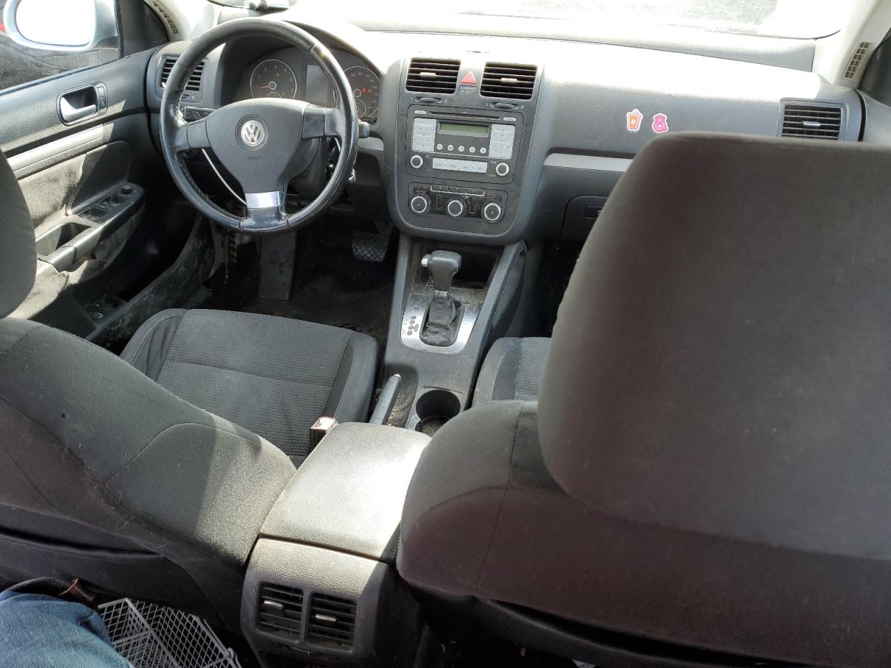 2010 Volkswagen Jetta - Image 8