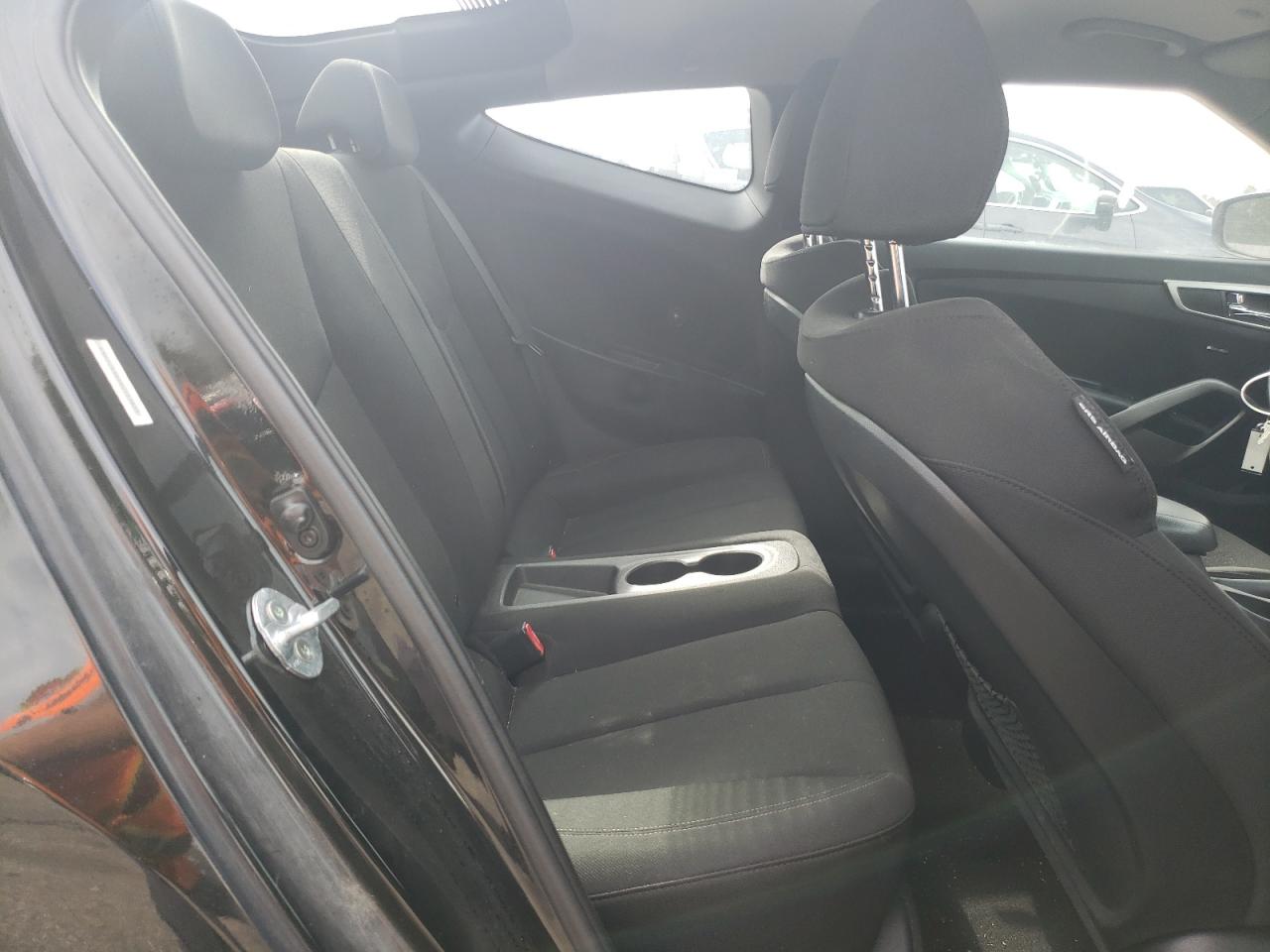 2013 Hyundai Veloster - Image 11