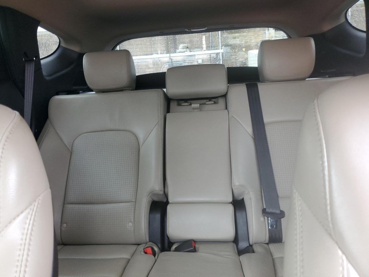 2013 Hyundai Santa Fe - Image 10