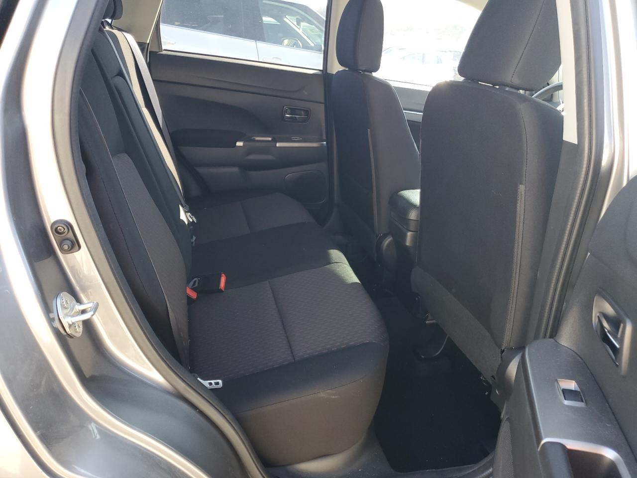 2019 Mitsubishi Outlander - Image 11