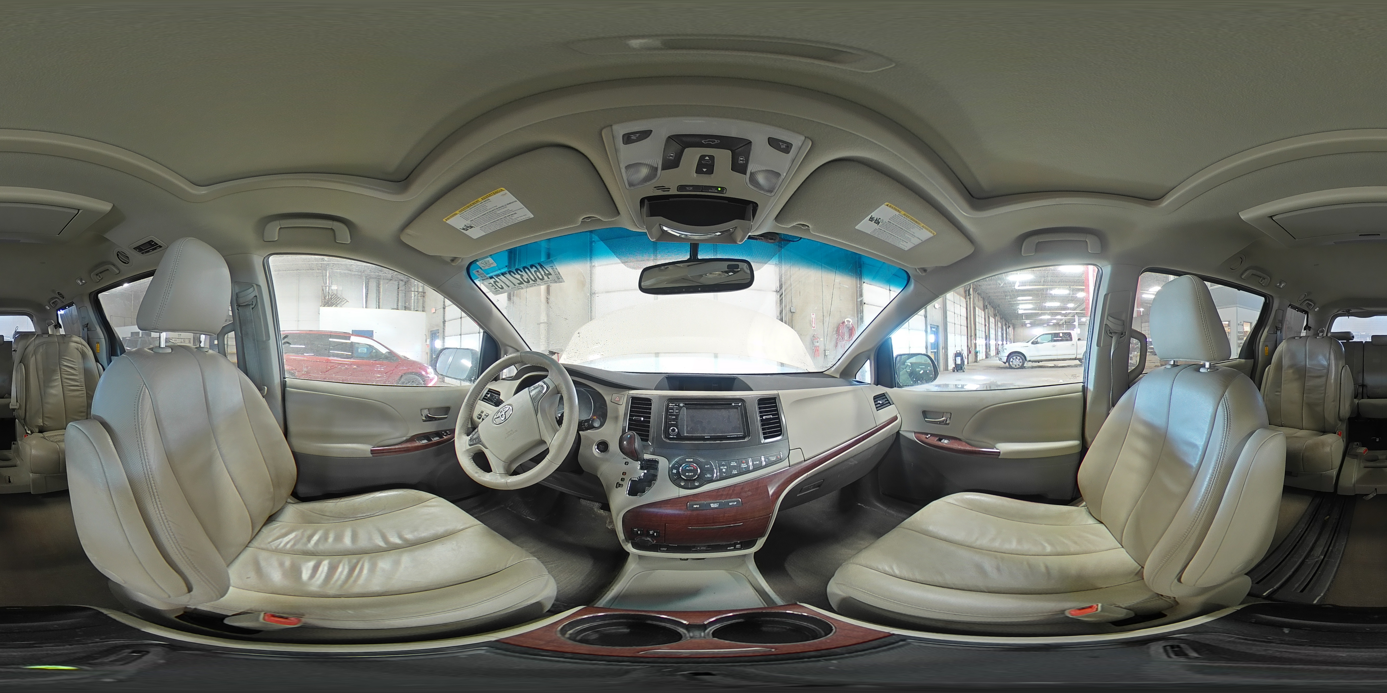 2014 Toyota Sienna - Image 14