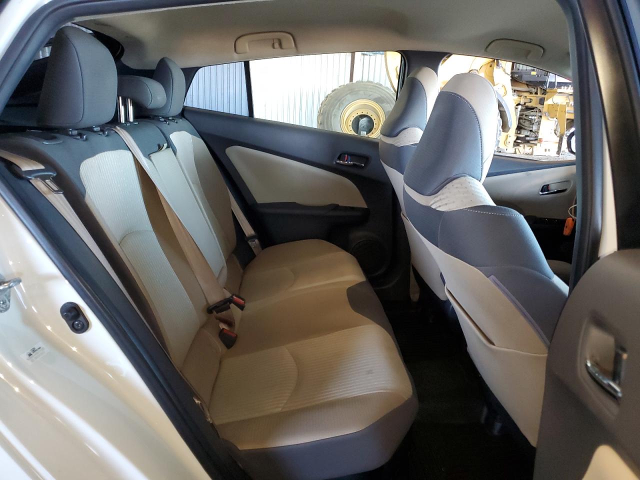 2016 Toyota Prius - Image 10