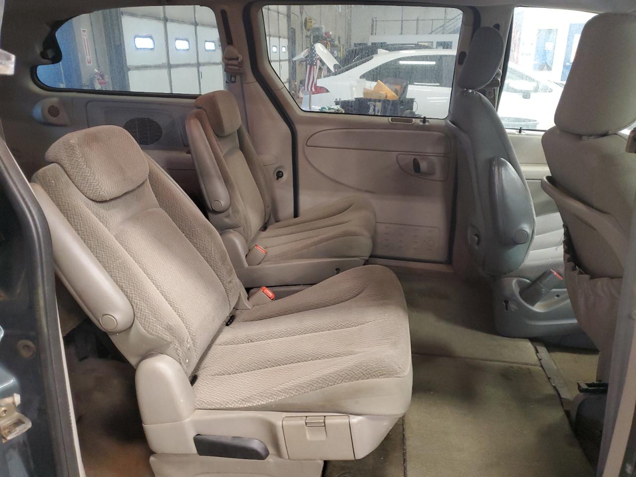 2005 Chrysler Town & Country Lx VIN: 2C4GP44R55R598268 Lot: 42684405