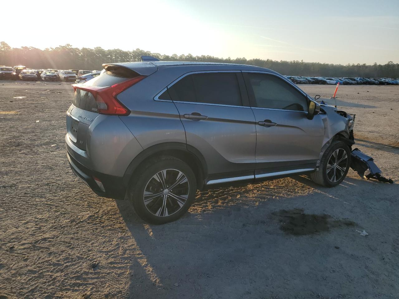 2019 Mitsubishi Eclipse - Image 3