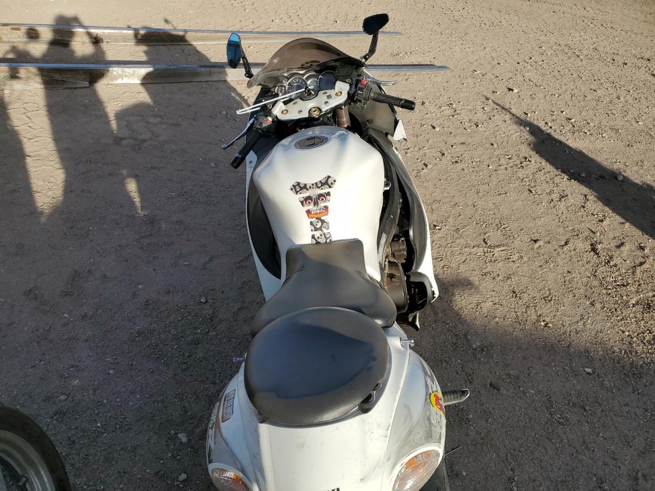 2011 Suzuki Gsx1300 R VIN: JS1GX72A5B2103361 Lot: 43810105
