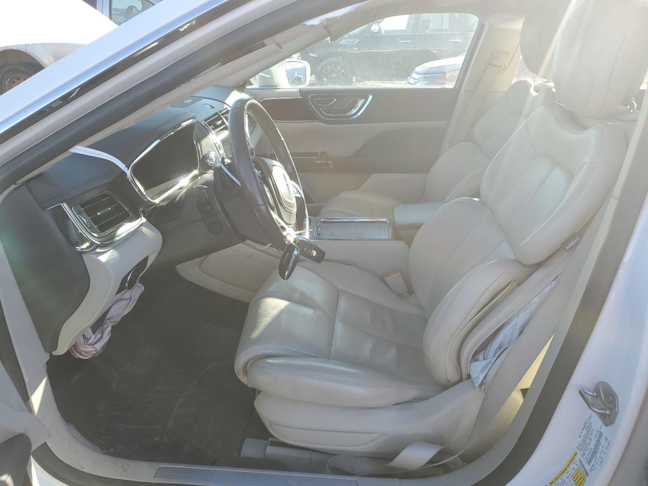 2017 Lincoln Continental - Image 7