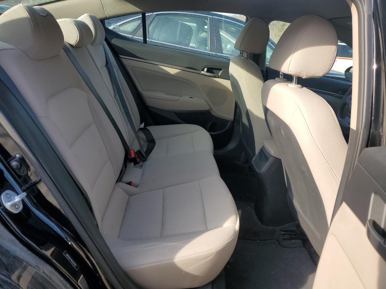 2017 Hyundai Elantra - Image 10