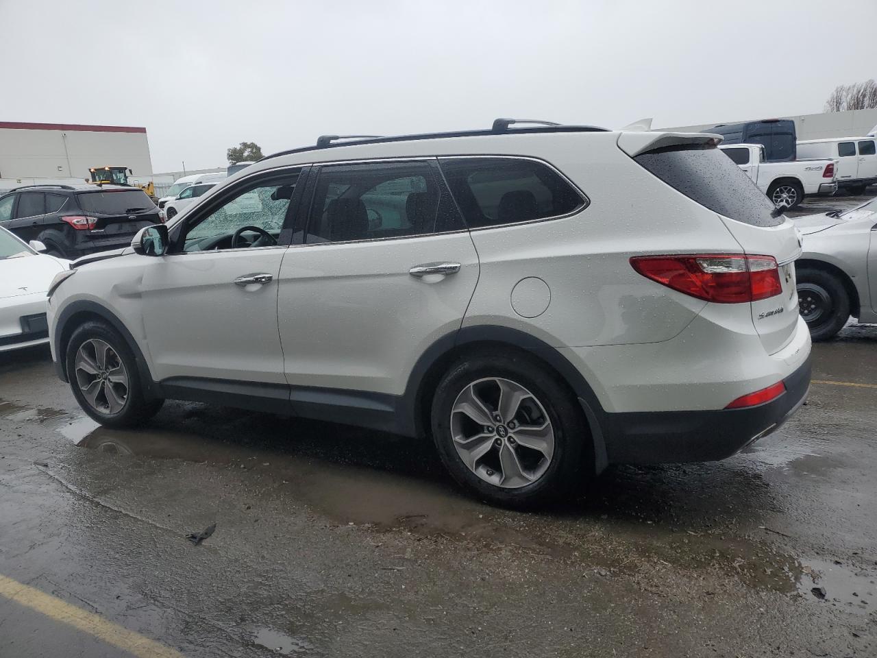 2014 Hyundai Santa Fe - Image 2