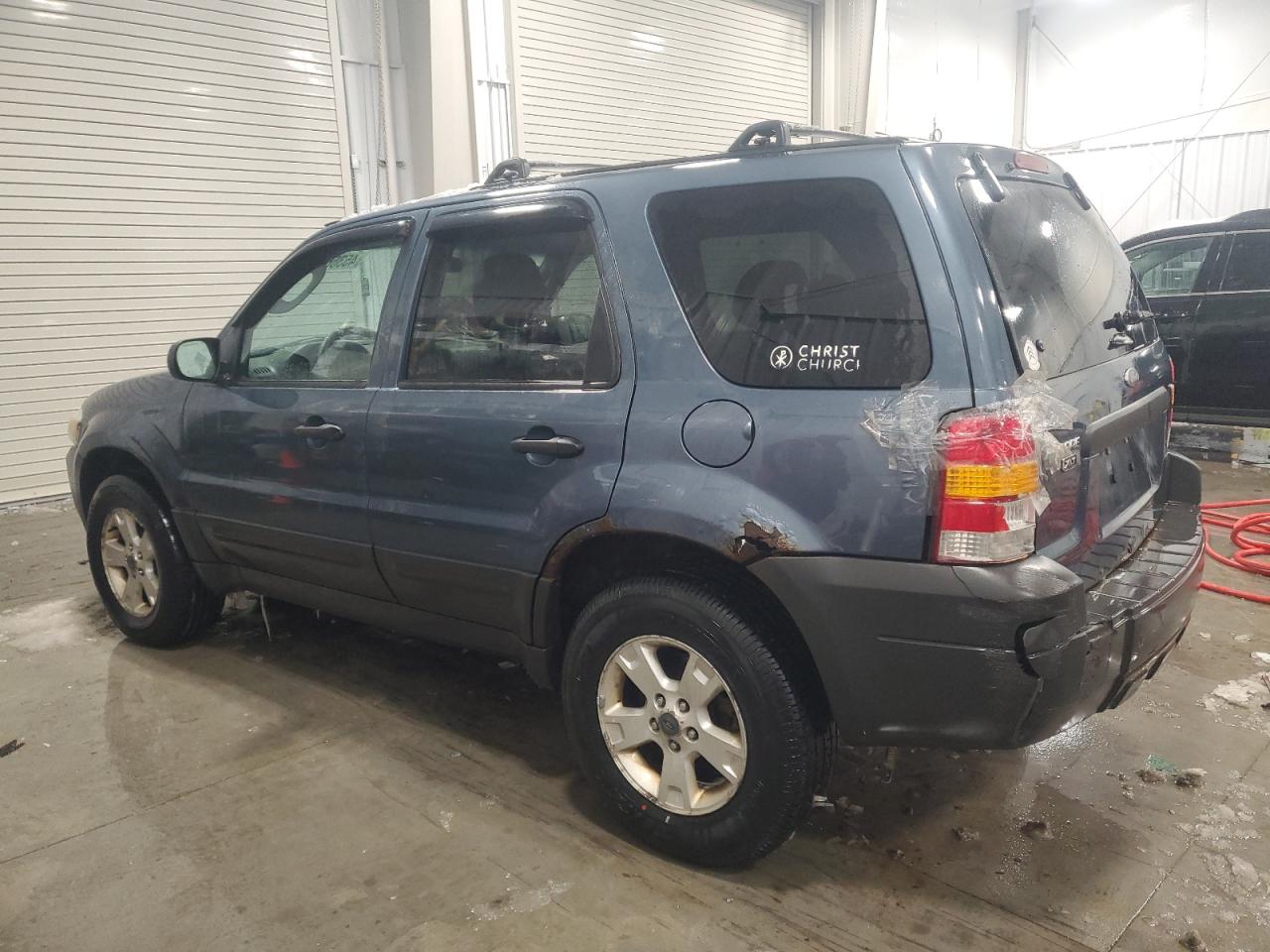 2005 Ford Escape - Image 2