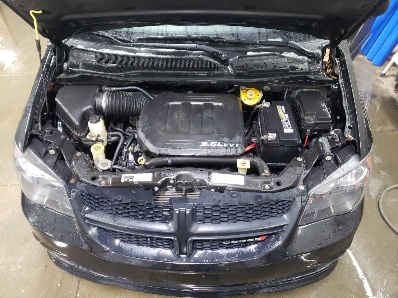 2017 Dodge Caravan - Image 12