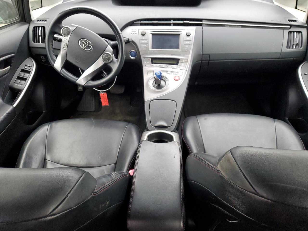 2013 Toyota Prius - Image 8