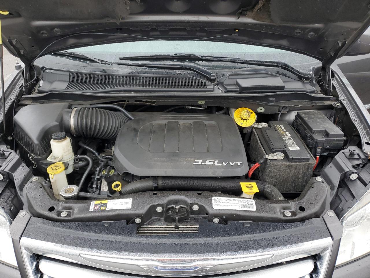 2016 Chrysler Town & Country - Image 12
