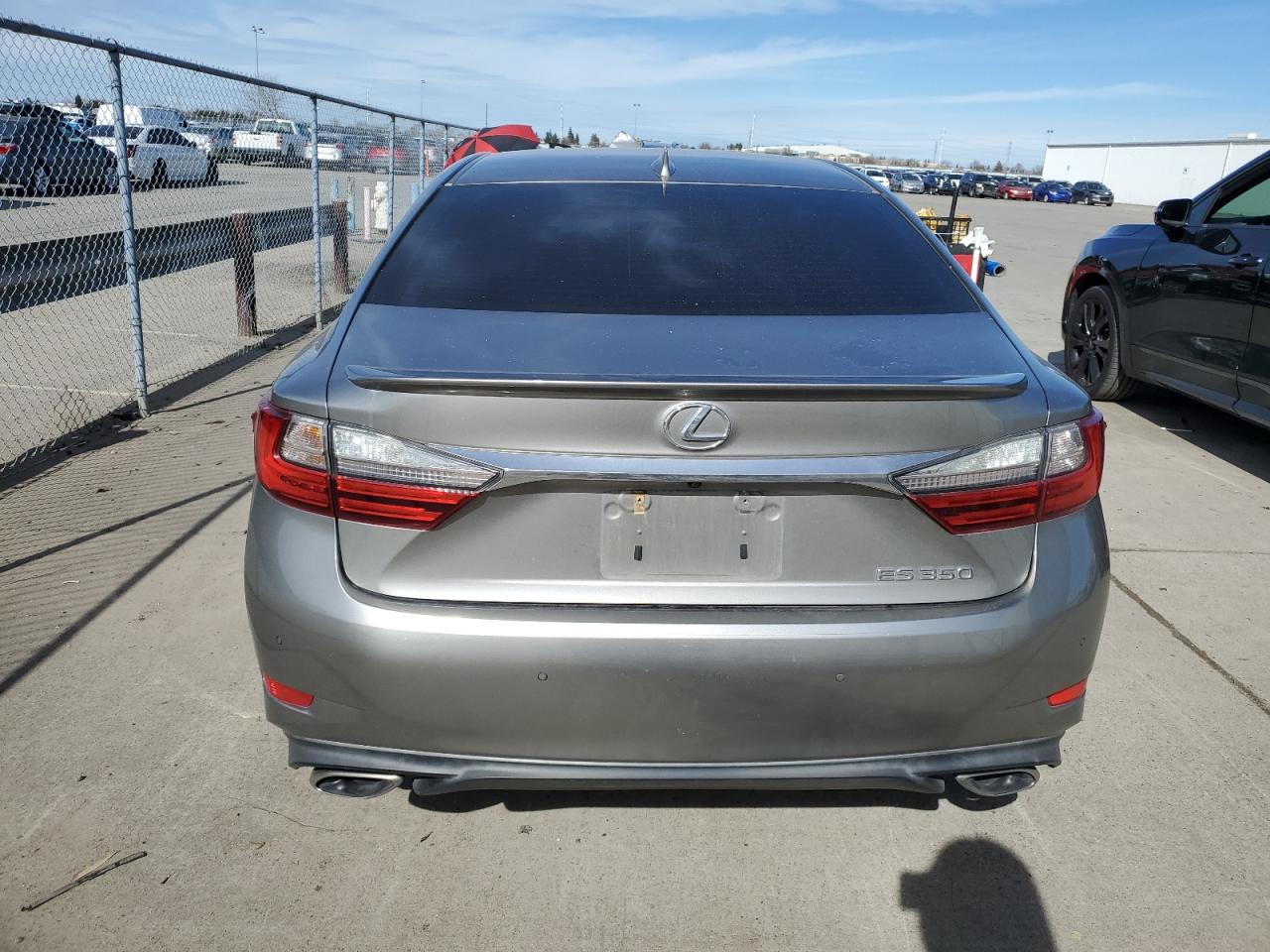 2016 Lexus ES - Image 6