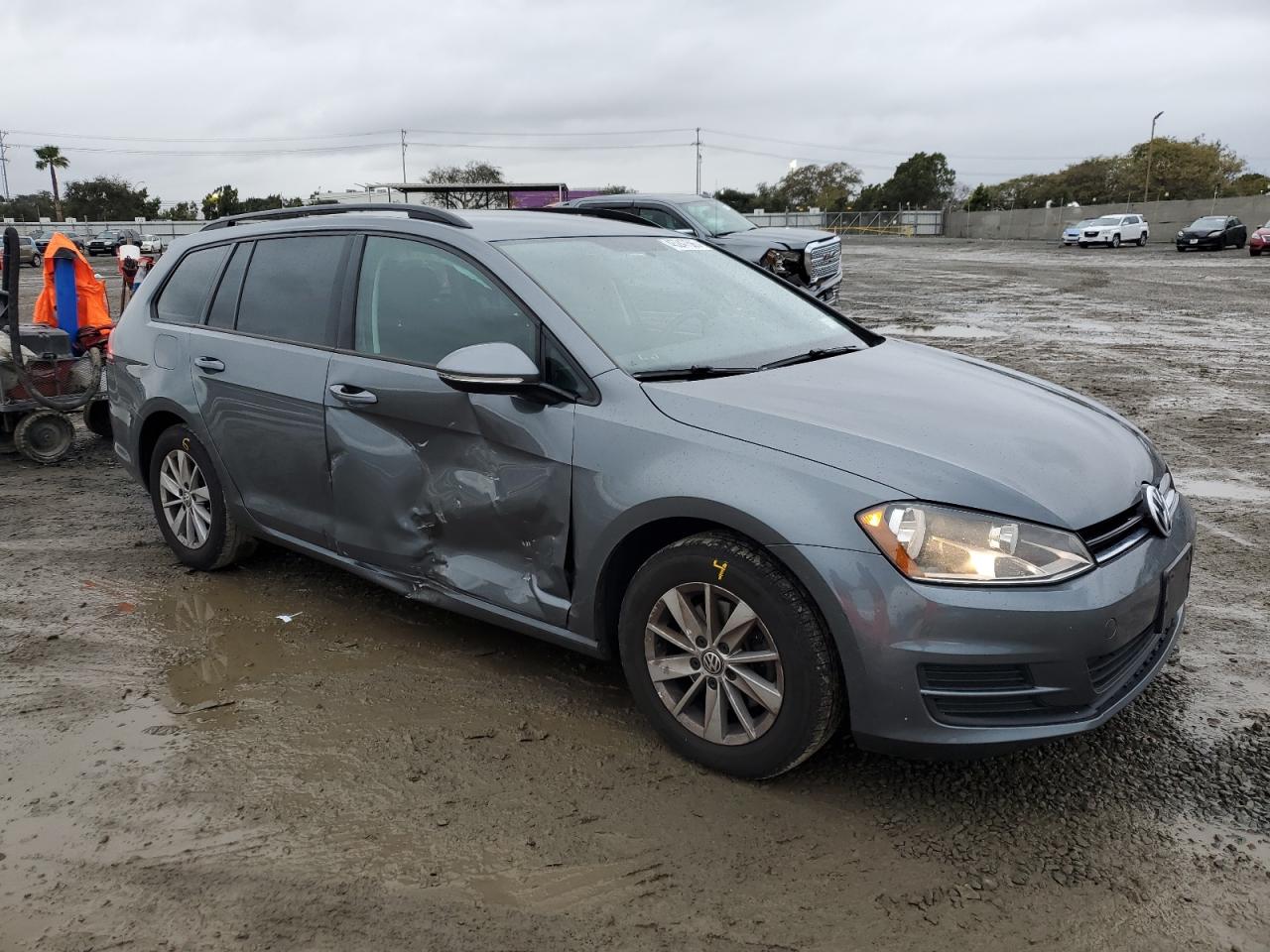2017 Volkswagen Golf - Image 4