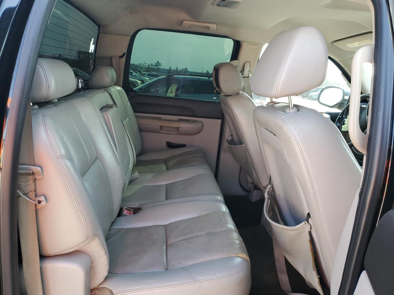 2007 Chevrolet Silverado - Image 10