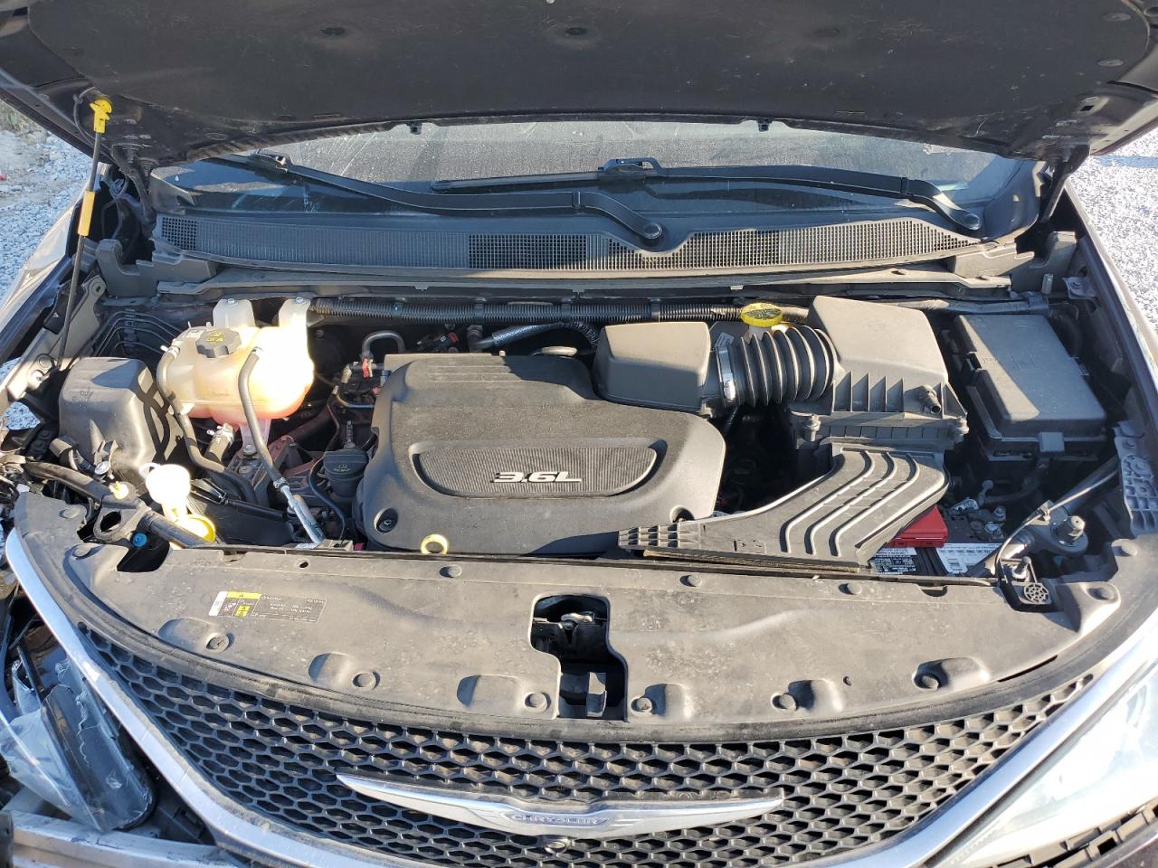 2018 Chrysler Pacifica - Image 12