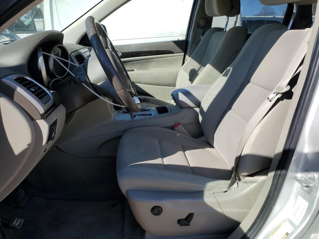 2012 Jeep Grand Cherokee - Image 7