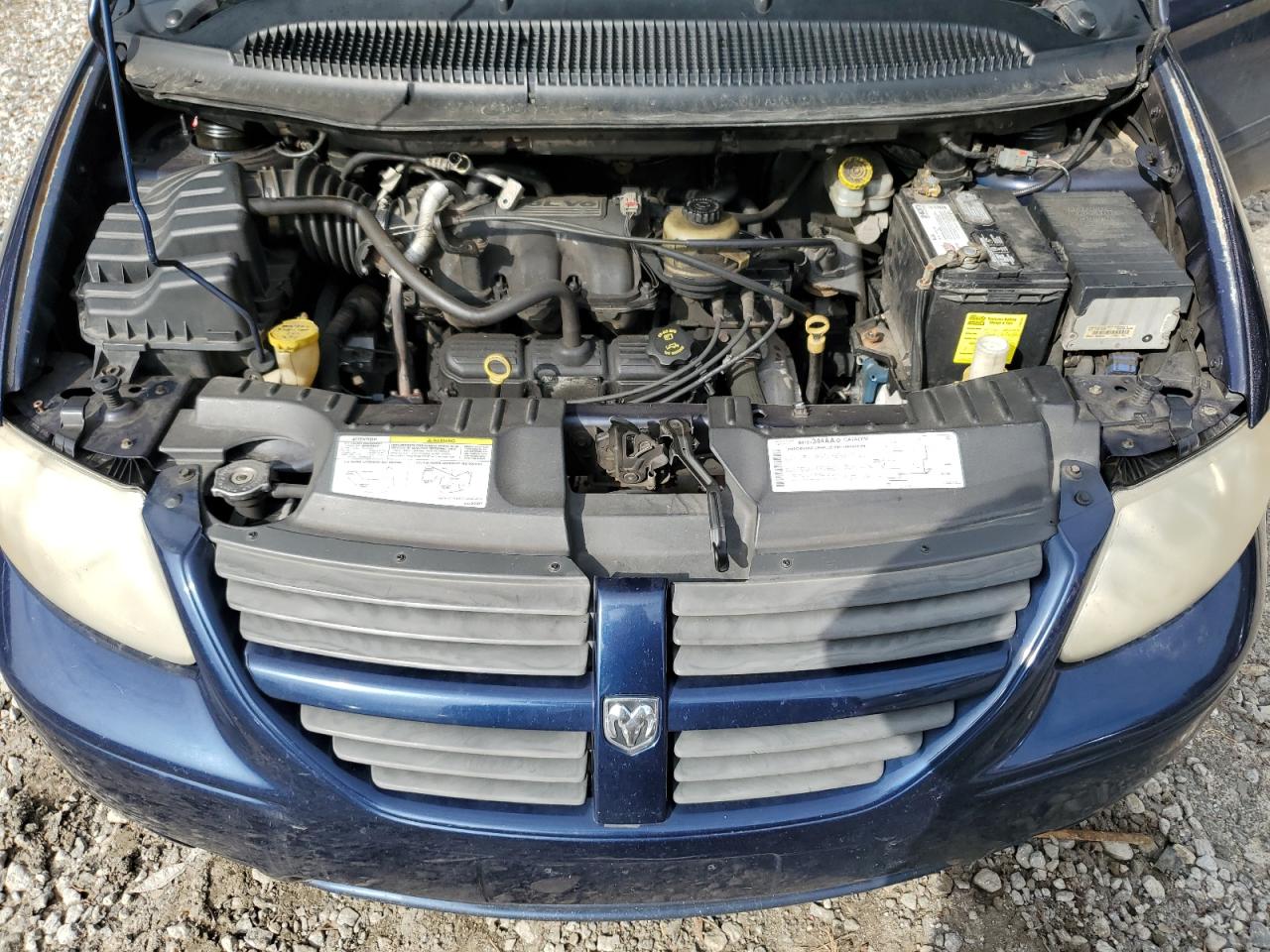 2005 Dodge Caravan - Image 12