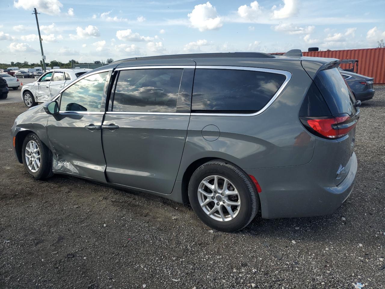 2022 Chrysler Pacifica - Image 2