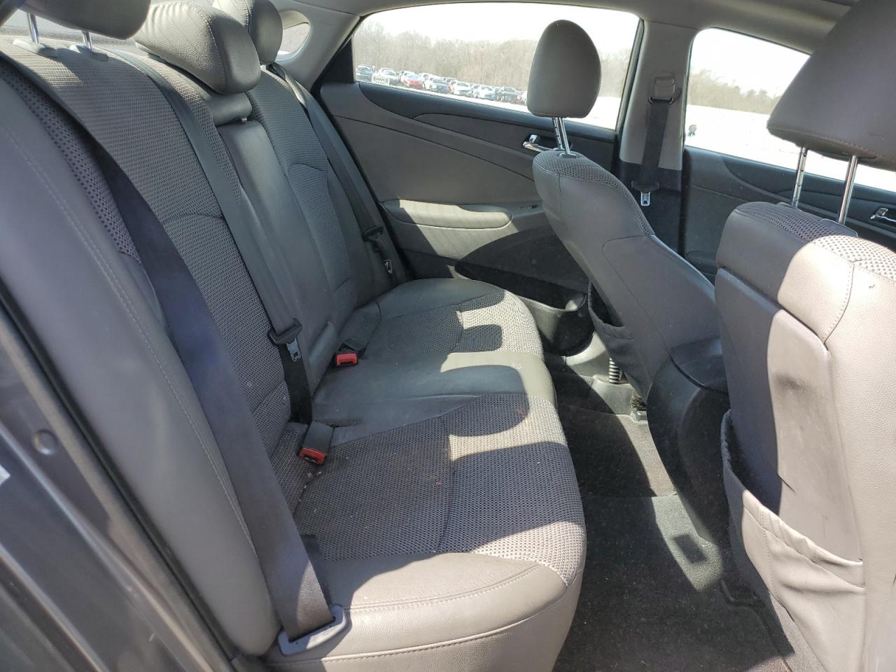 2011 Hyundai Sonata - Image 10