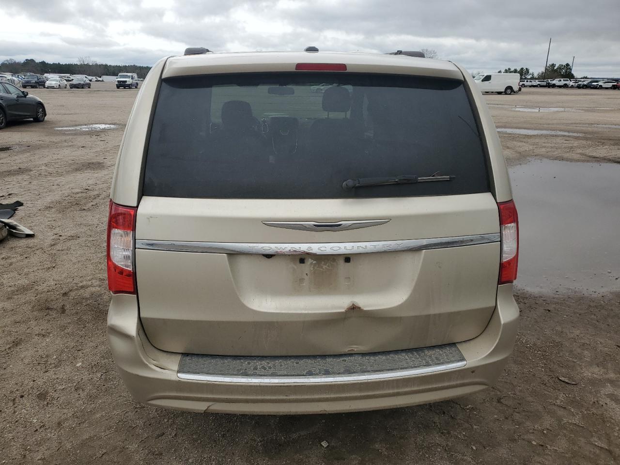 2015 Chrysler Town & Country - Image 6