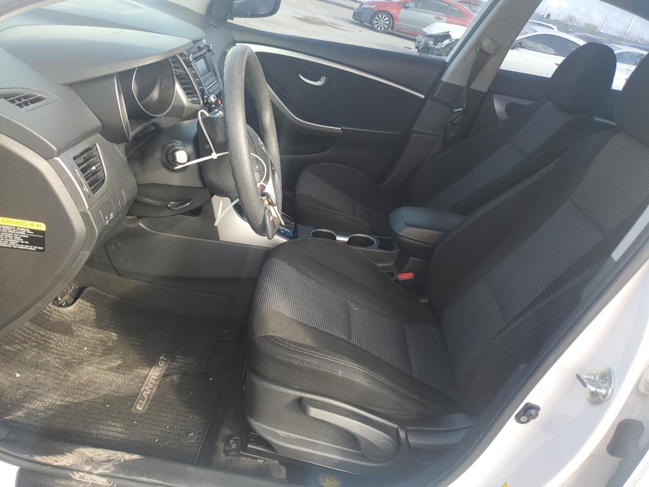 2015 Hyundai Elantra - Image 7