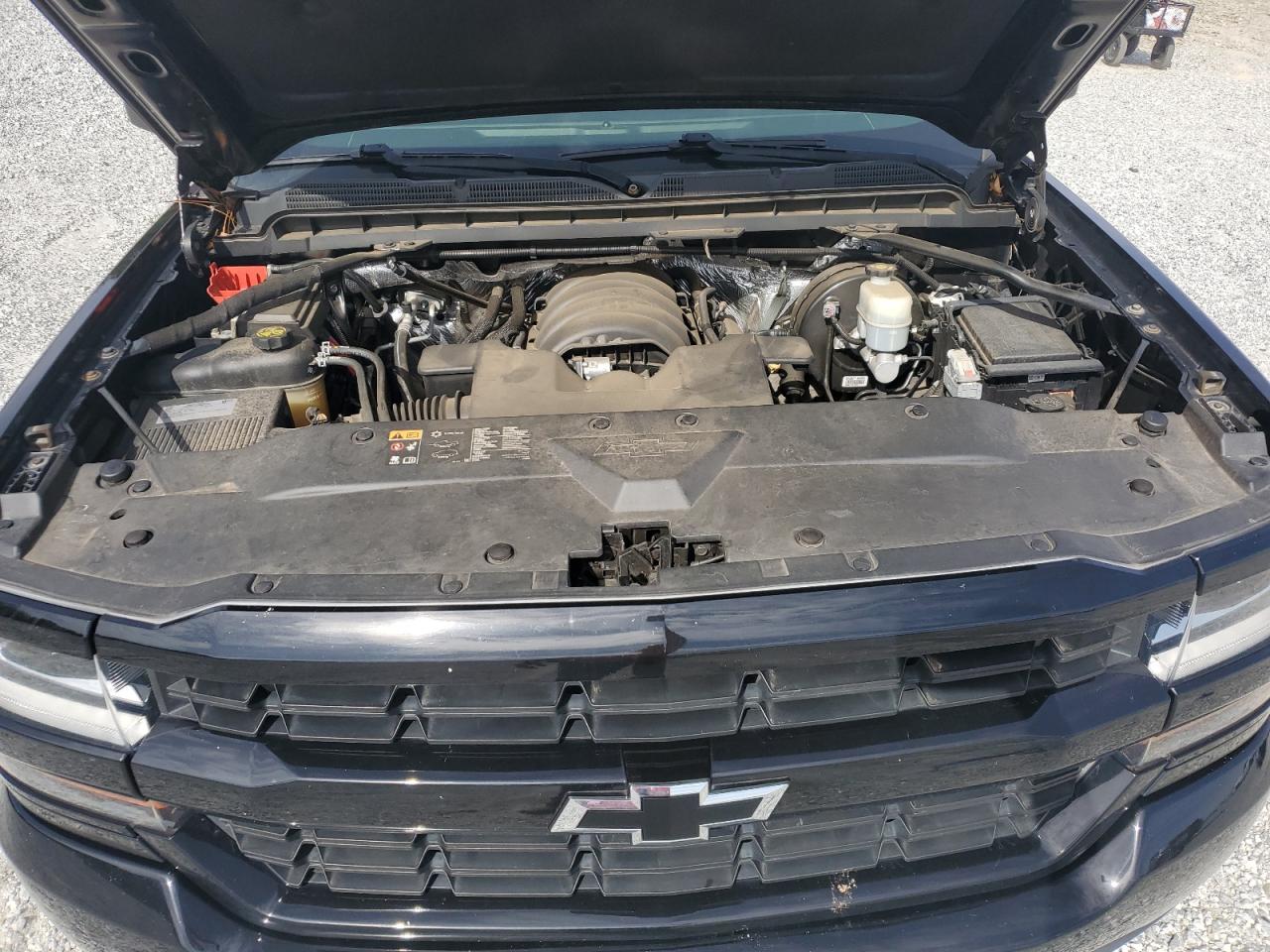 2016 Chevrolet Silverado - Image 11