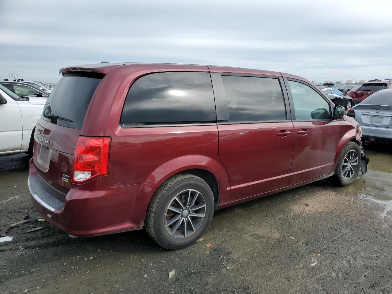 2018 Dodge Caravan - Image 3