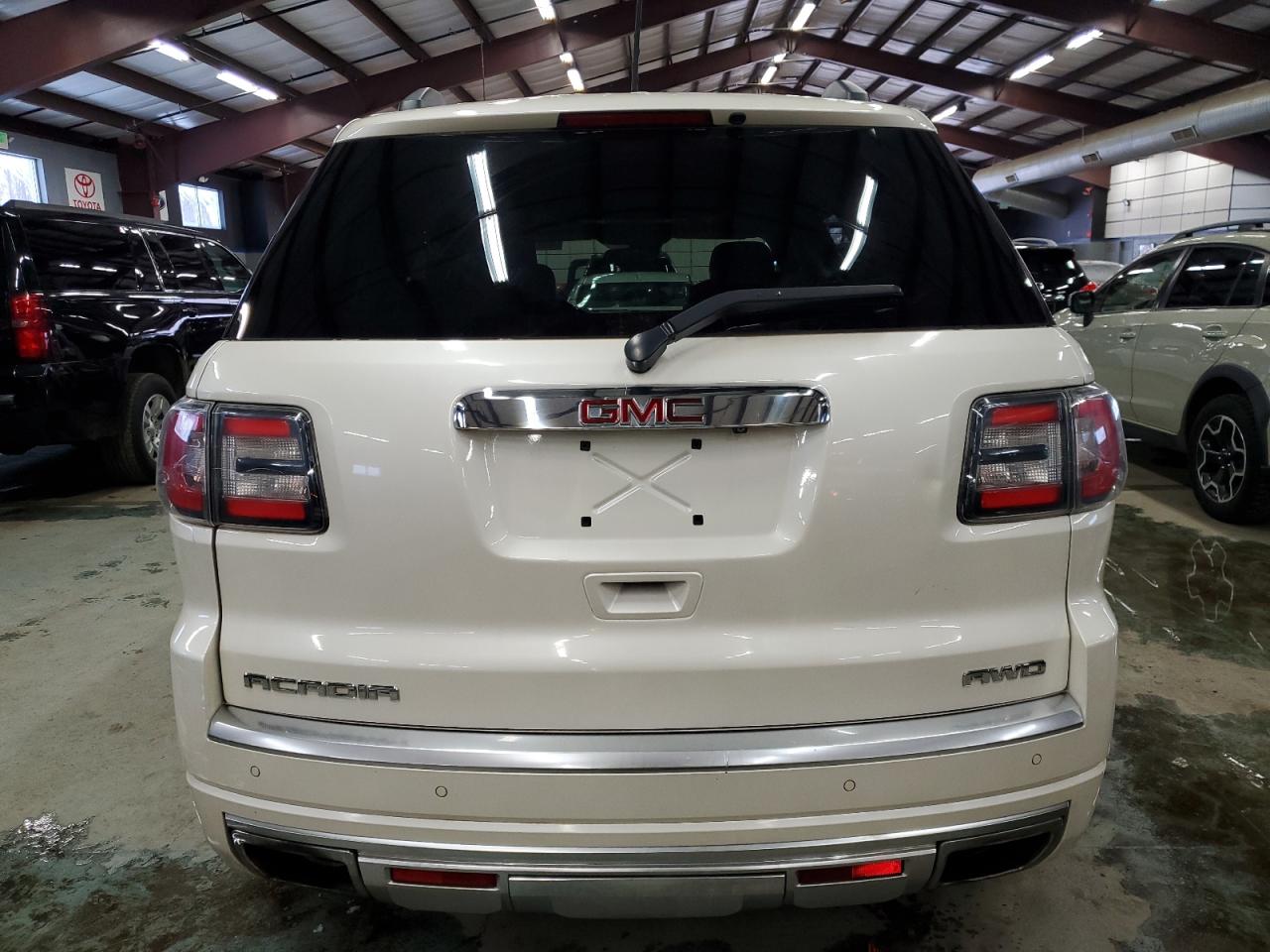 2014 GMC Acadia - Image 6