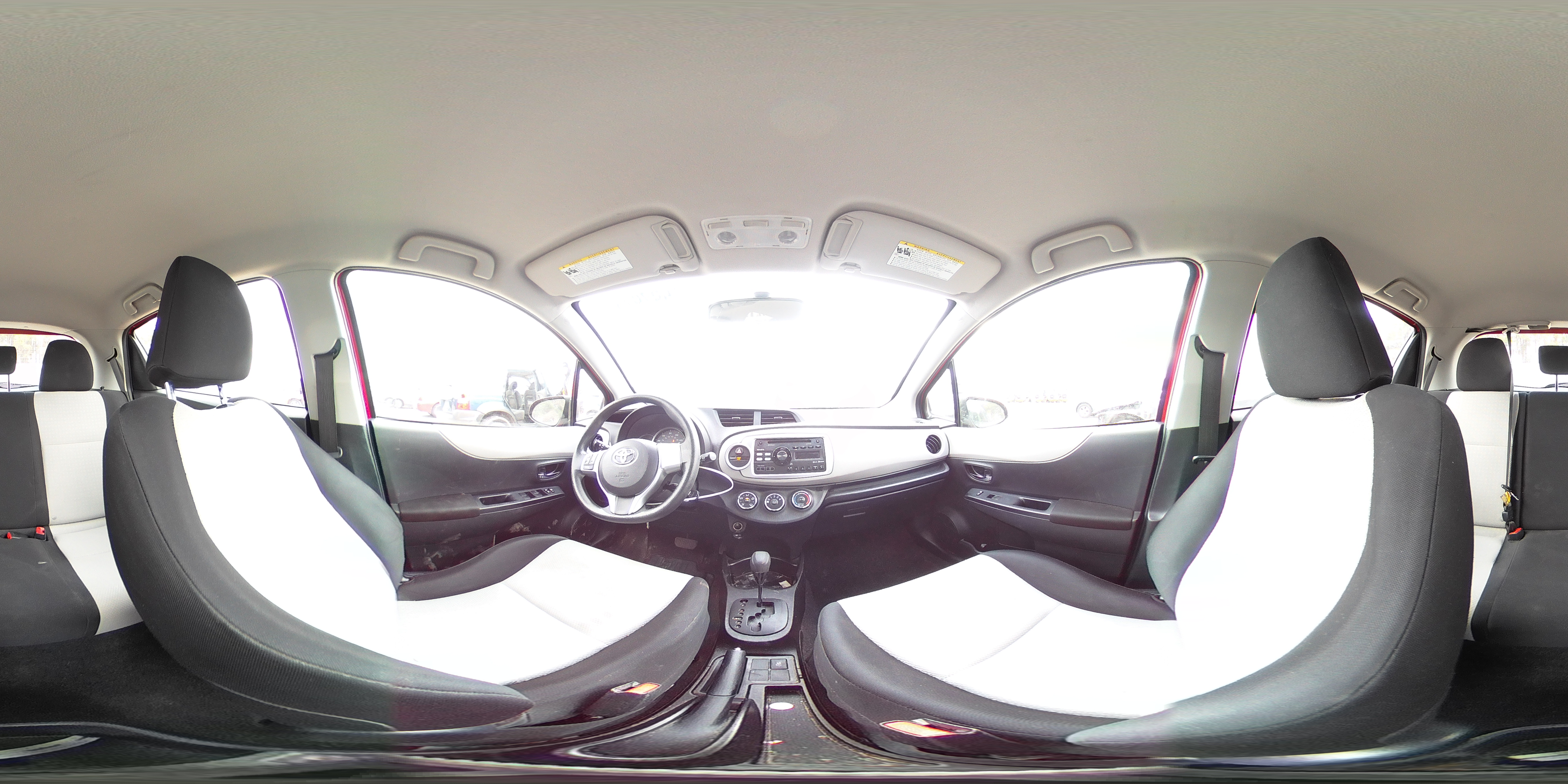 2014 Toyota Yaris - Image 12