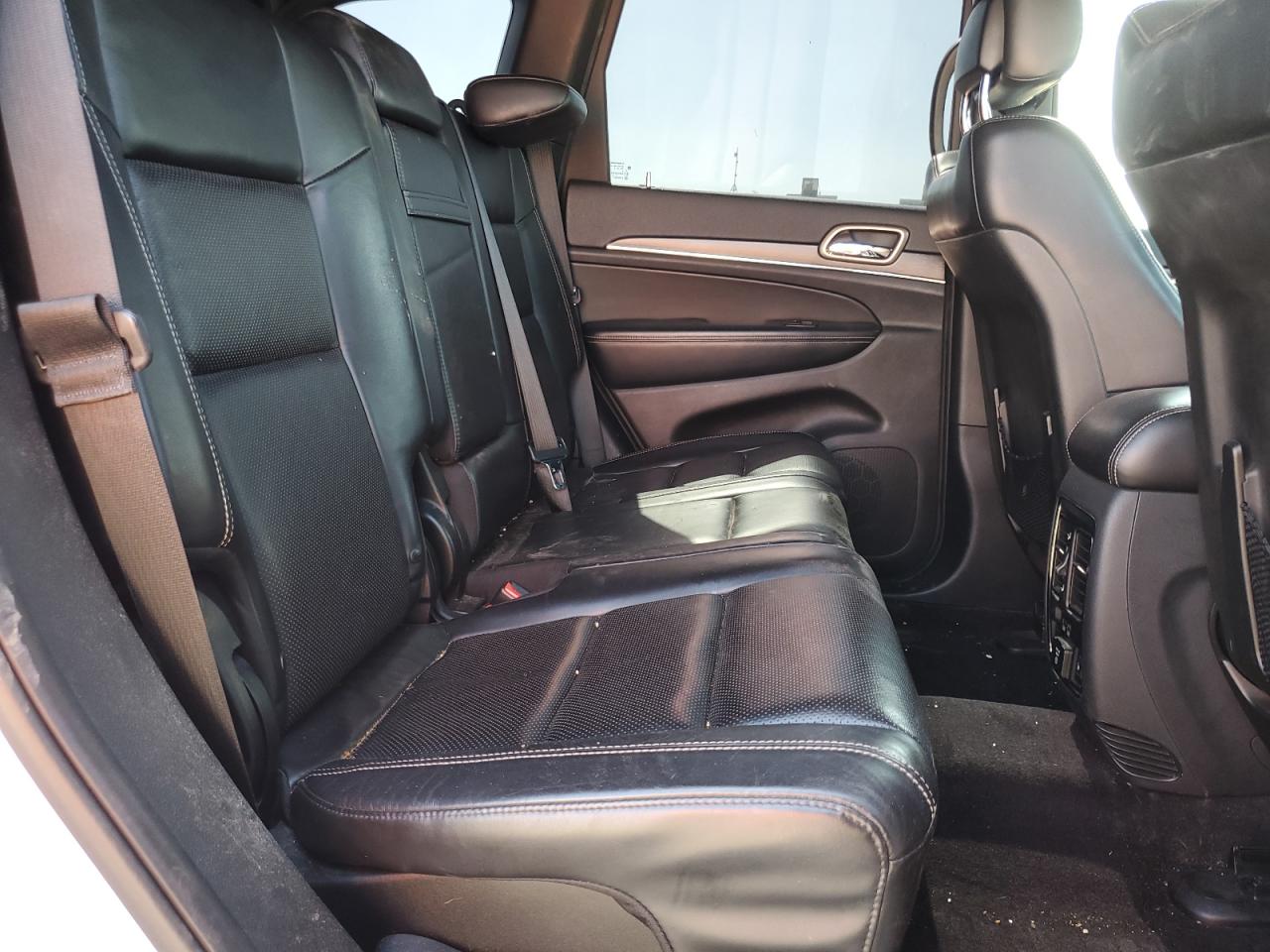 2017 Jeep Grand Cherokee - Image 11