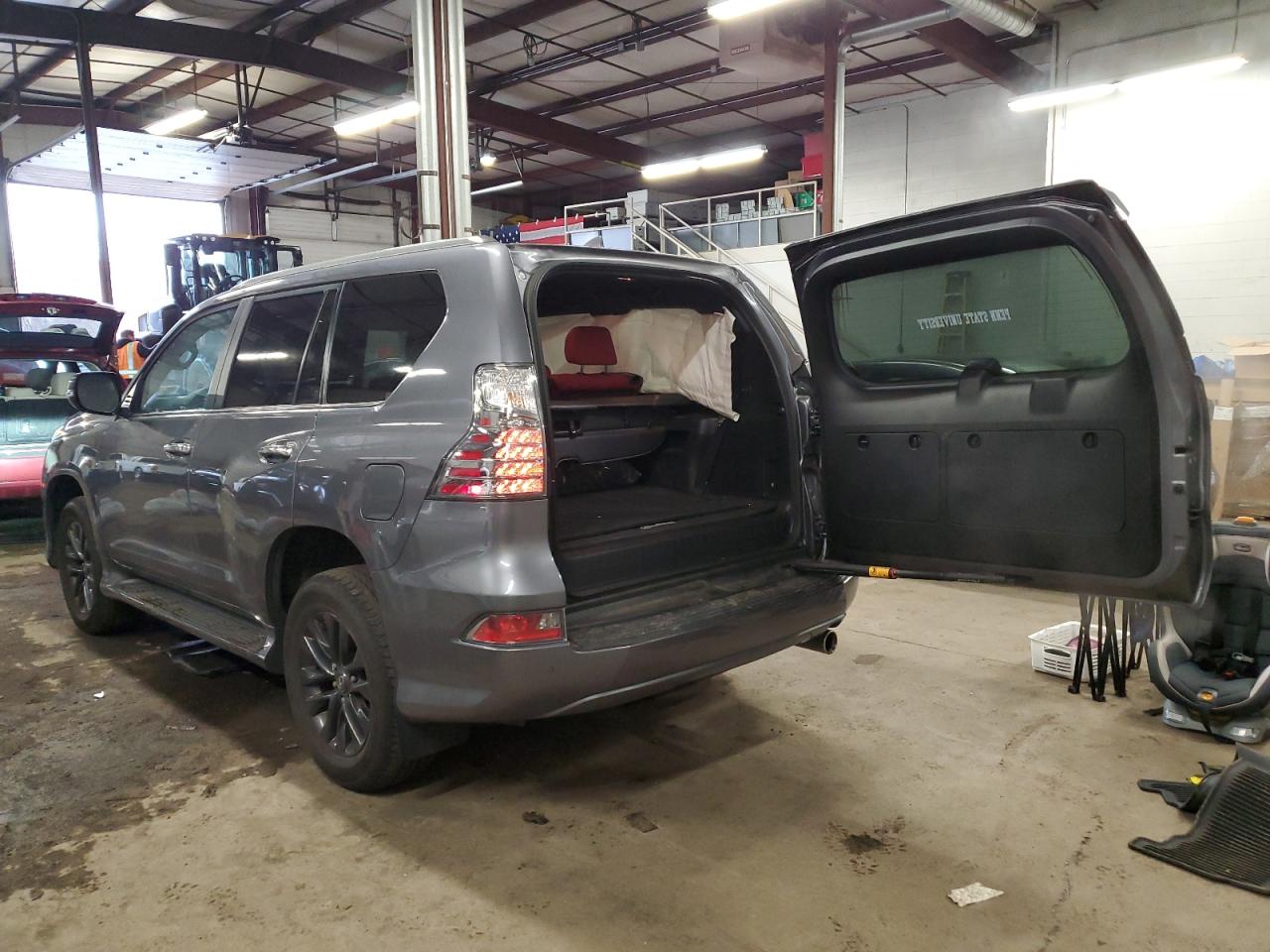 2022 Lexus GX - Image 2