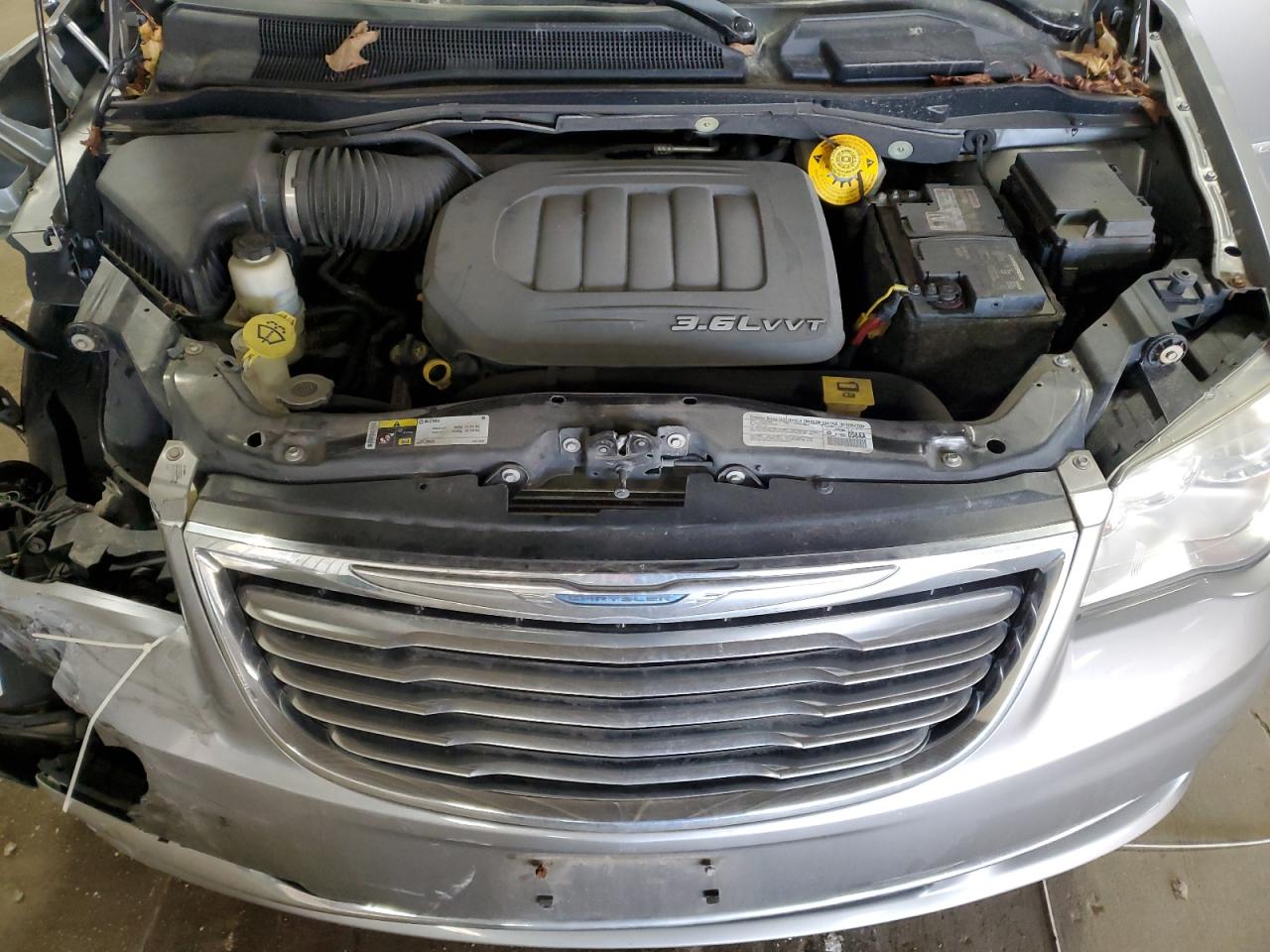 2014 Chrysler Town & Country - Image 12