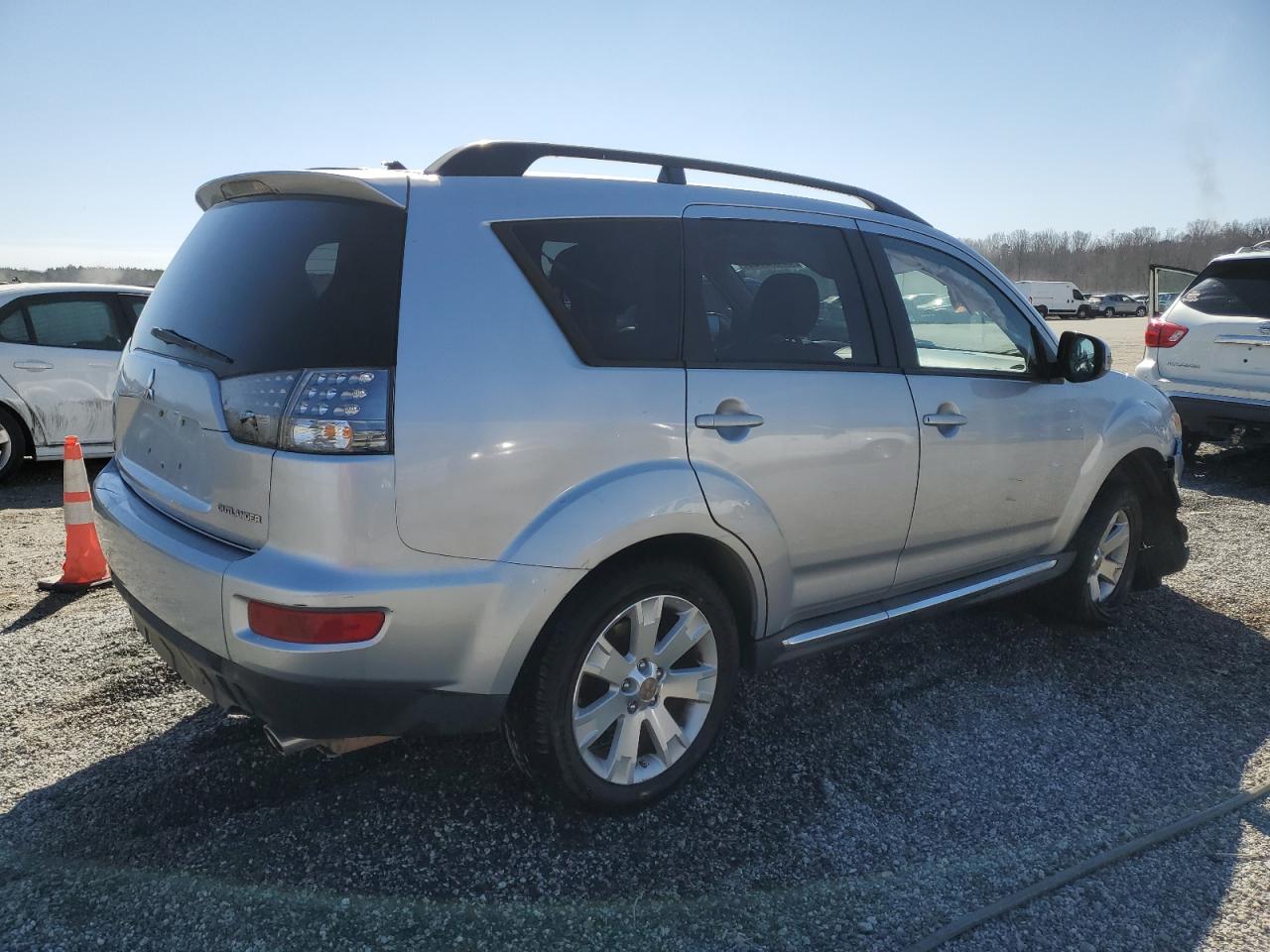 2010 Mitsubishi Outlander - Image 3