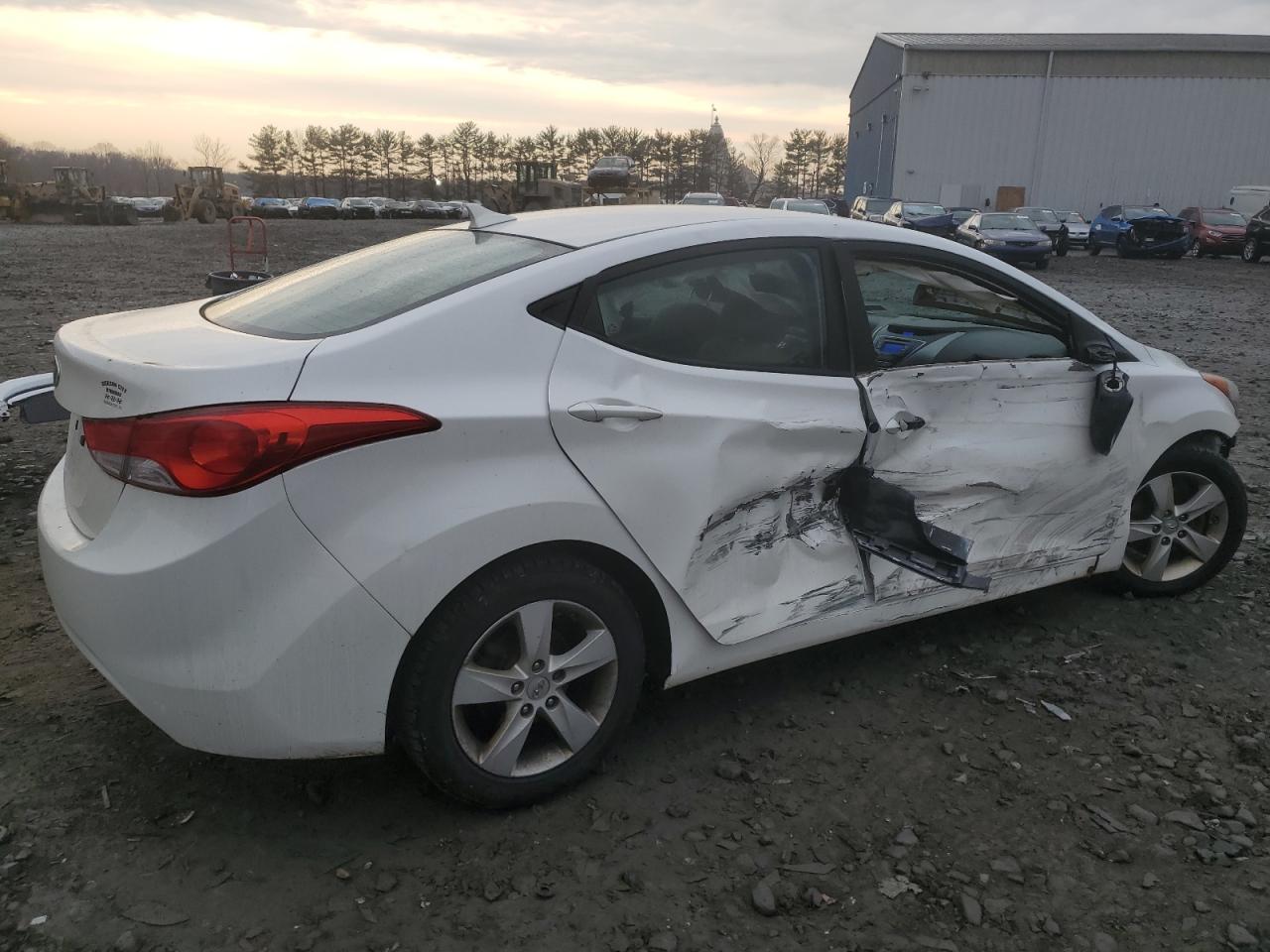 2013 Hyundai Elantra - Image 3