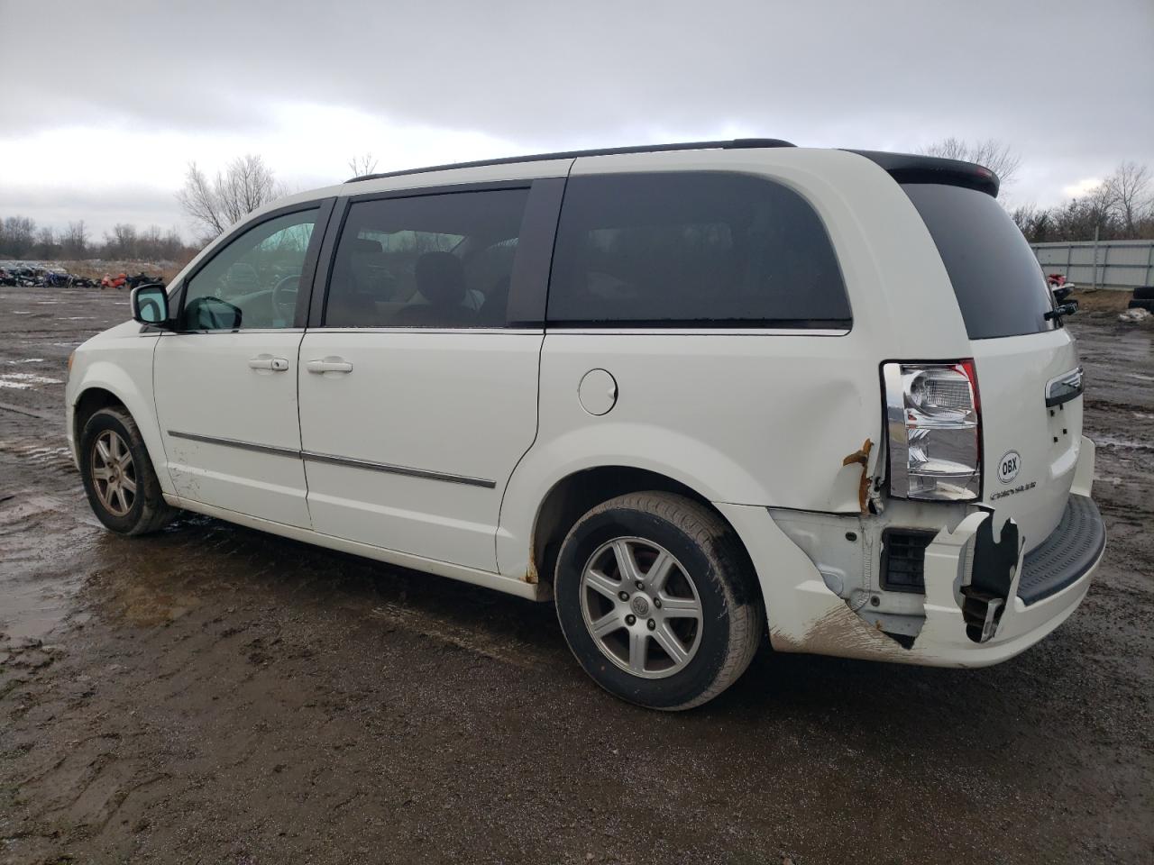 2010 Chrysler Town & Country - Image 2